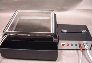 戸田式卓上型霧箱B-112(有限会社ラドのホームページより)