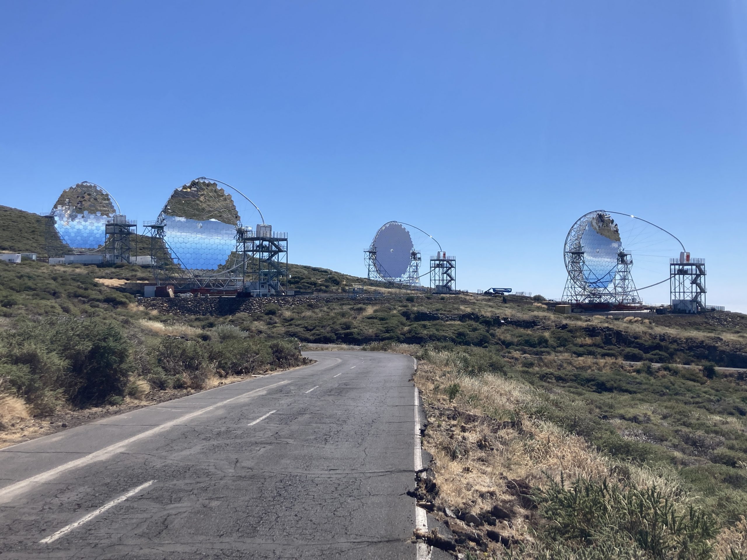 スペインカナリア諸島に建設中のチェレンコフガンマ線望遠鏡  CREDIT：CTAO/LST